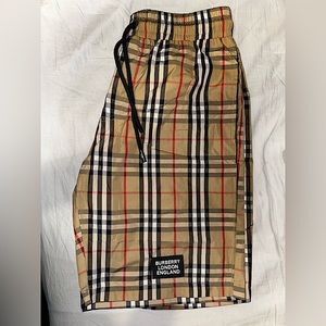Burberry shorts Size M